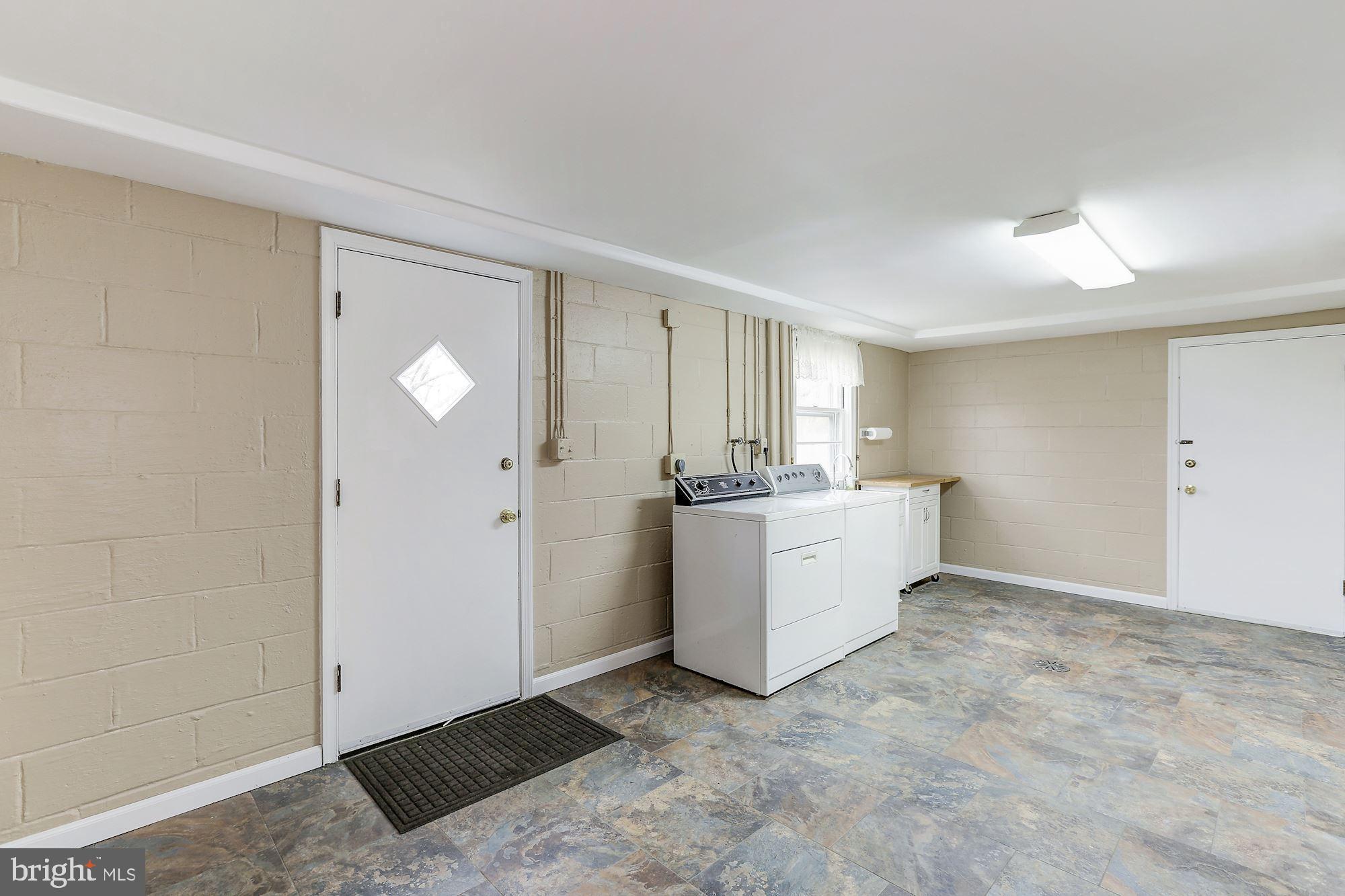 27237 Ridge Road Damascus, MD 20872 - Photo 35 of 43 Huge Walkout Laundry Room