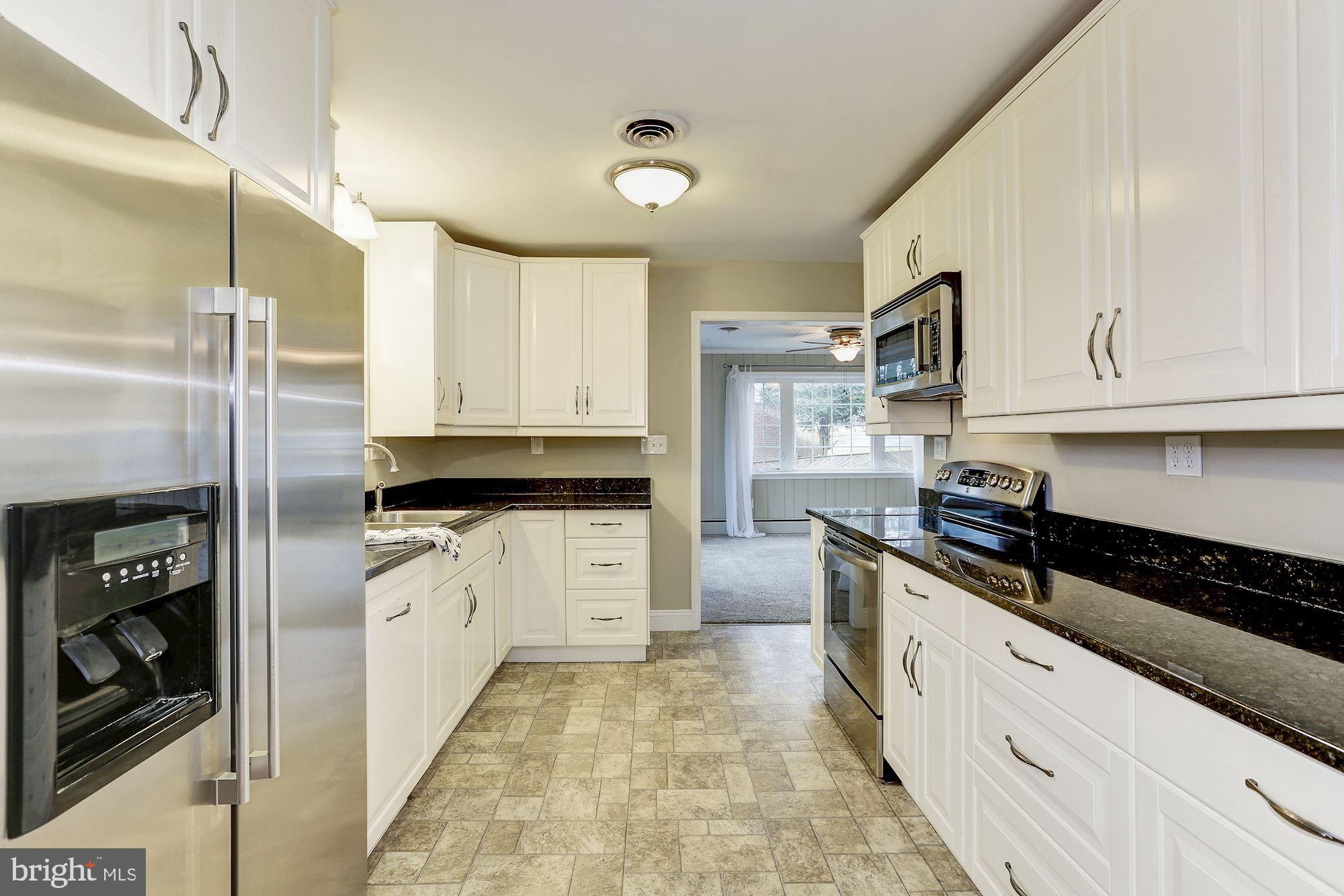 27237 Ridge Road Damascus, MD 20872 - Photo 8 of 43 Beautifully Remodeled Kitchen