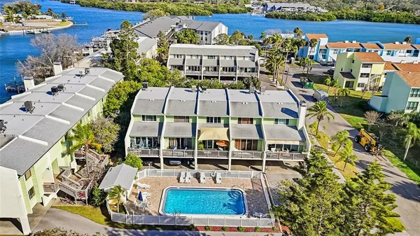 $3,150 | 318 Windrush Boulevard, Unit 9, Indian Rocks Beach, FL 33785