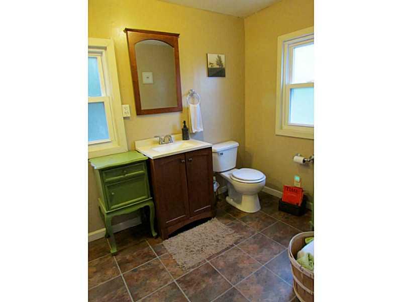 167 Poplar Street McKees Rocks, PA 15136 - Photo 8 of 22 Master Bath/Spa. One bathroom but it is huge and has three windows.