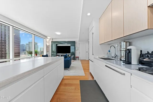 $1,099,000 | 877 Francisco Street, Unit 1506, Los Angeles, CA 90017