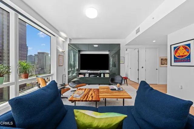 $1,099,000 | 877 Francisco Street, Unit 1506, Los Angeles, CA 90017