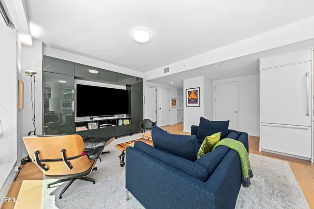 $1,099,000 | 877 Francisco Street, Unit 1506, Los Angeles, CA 90017