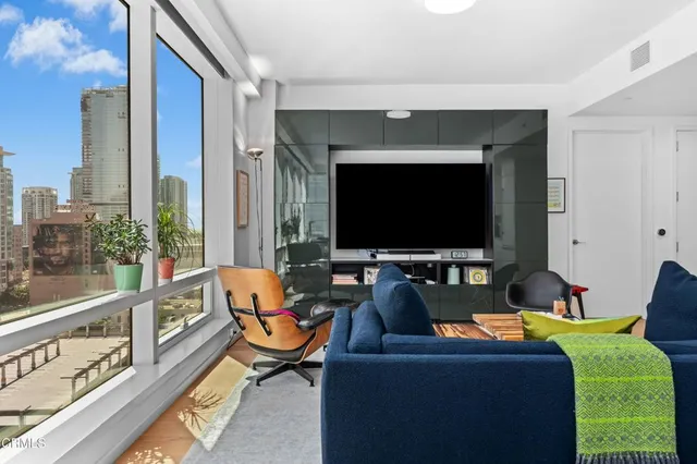 $1,099,000 | 877 Francisco Street, Unit 1506, Los Angeles, CA 90017