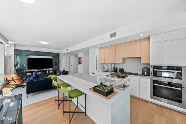 $1,099,000 | 877 Francisco Street, Unit 1506, Los Angeles, CA 90017