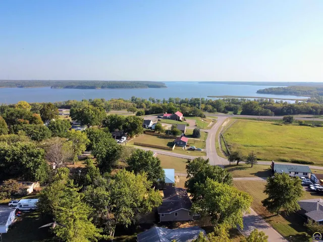 $287,077 | 308 Kansa Drive, Ozawkie, KS 66070