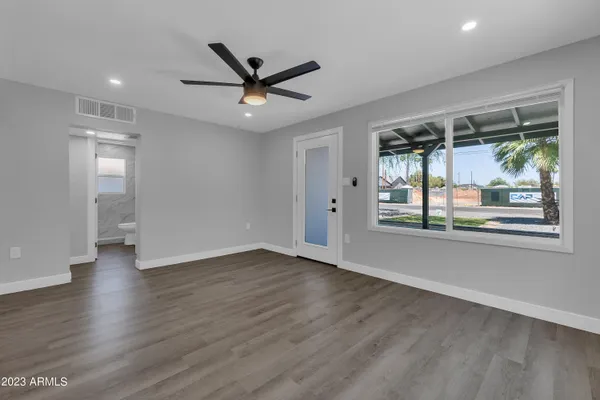 $2,150 | 3110 North 39th Street, Phoenix, AZ 85018