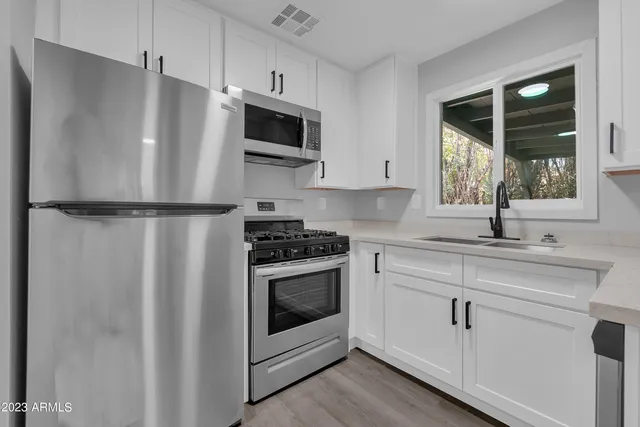 $2,200 | 3110 North 39th Street, Phoenix, AZ 85018