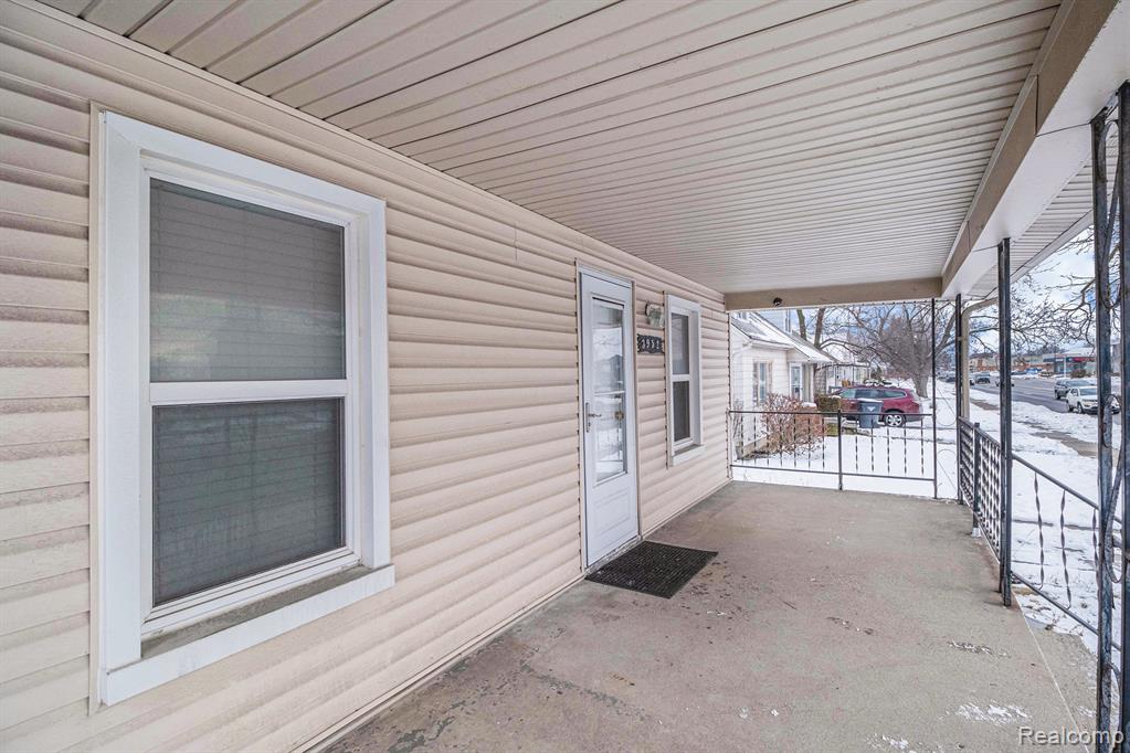 3952 Greenfield Road Berkley, MI 48072 - Photo 3 of 30 Gallery Image 3