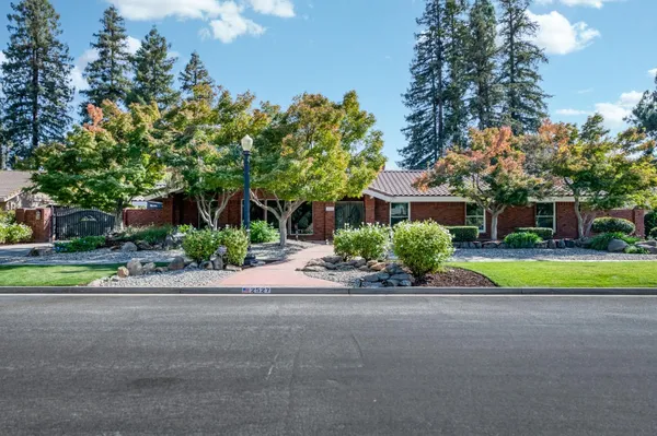 $750,000 | 2527 West San Madele Avenue, Fresno, CA 93711