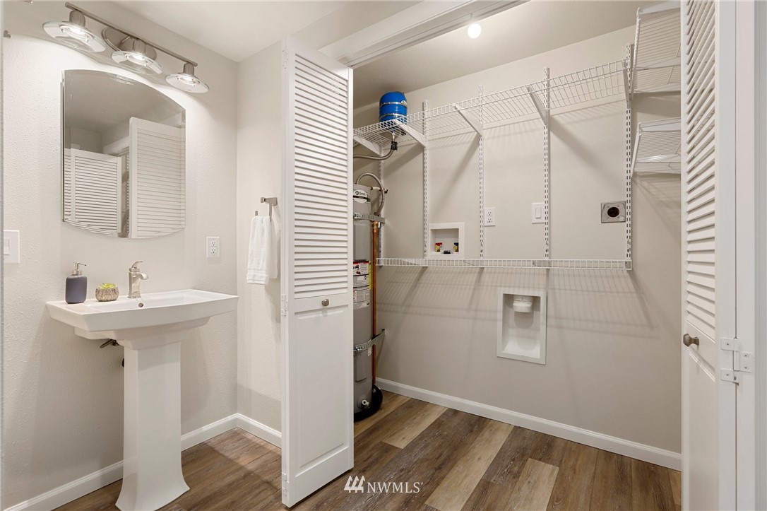 5431 Broadway Everett, WA 98203 - Photo 14 of 22 a bathroom with a sink a toilet and shower