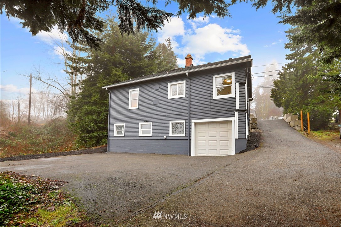 5431 Broadway Everett, WA 98203 - Photo 3 of 22 a view of a house with a yard