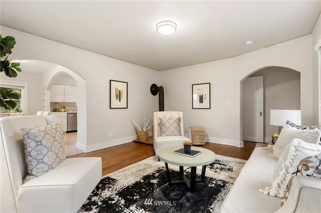 5431 Broadway Everett, WA 98203 - Photo 6 of 22 a living room with furniture and a table