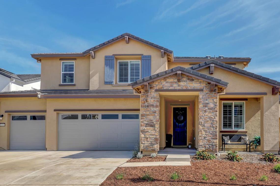 1104 Shadowgate Drive Roseville, CA 95747 - Photo 2 of 41 a front view of a house with a yard