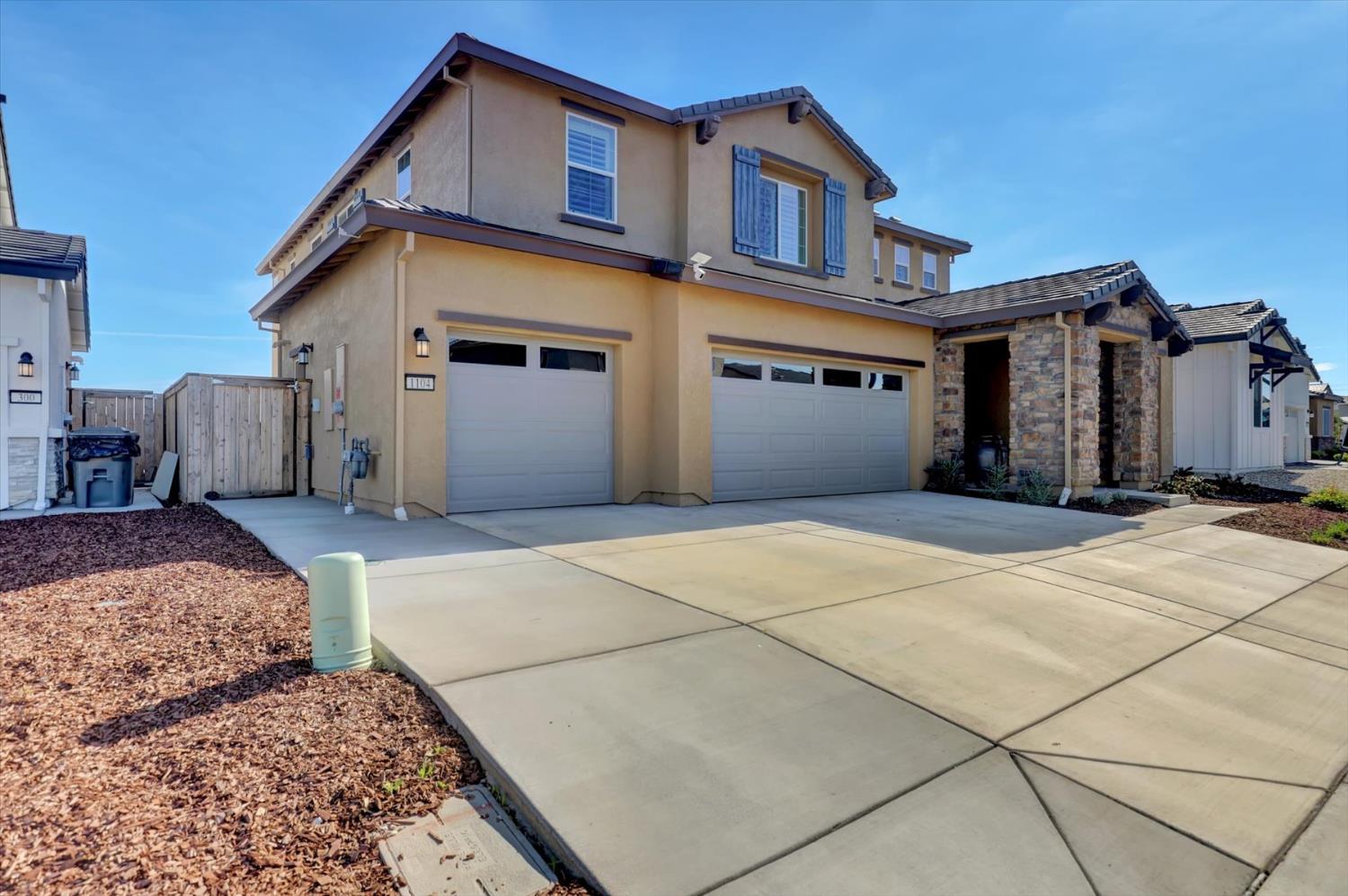 1104 Shadowgate Drive Roseville, CA 95747 - Photo 41 of 41 a front view of a house with a yard
