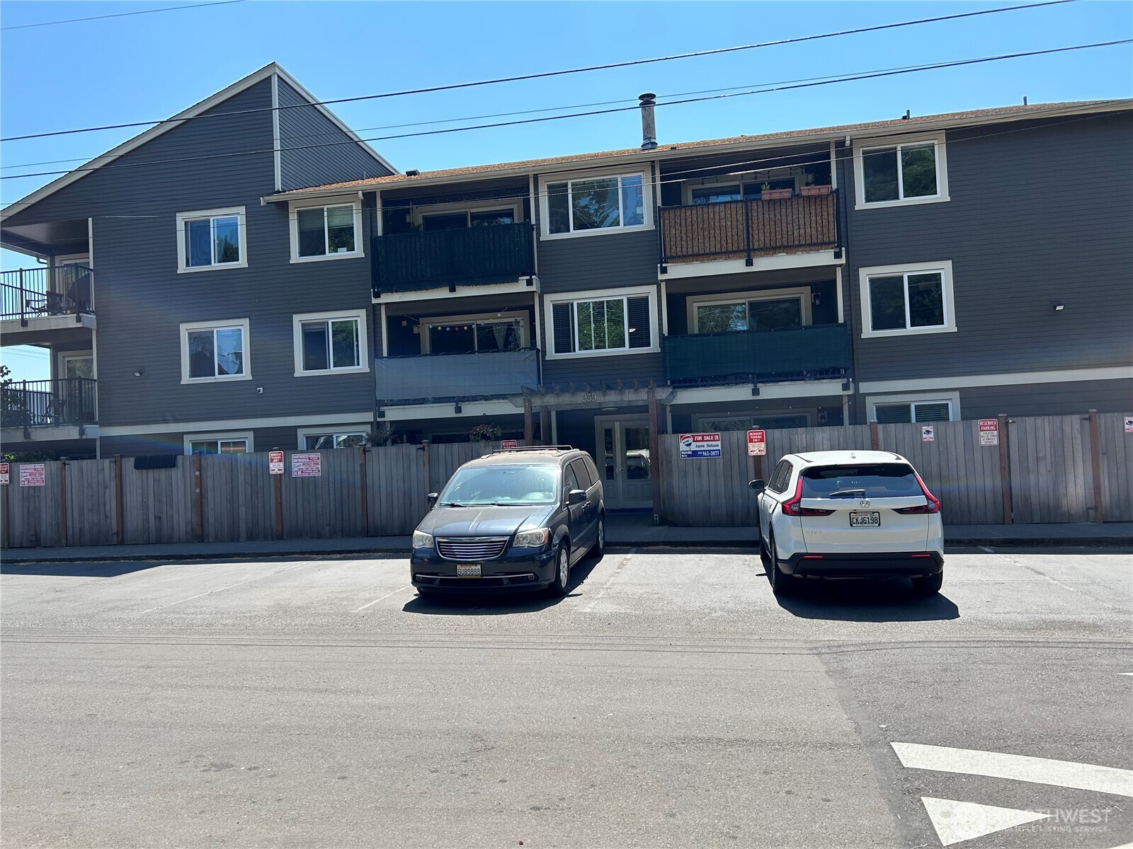 a car parked in front of a building
