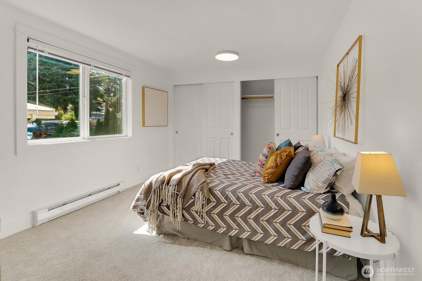 939 North 101st Street, Unit 101 Seattle, WA 98133 - Photo 8 of 13 a bedroom with a bed and a window