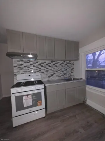 $1,950 | 62 Hillyer Street, Unit 3, Orange, NJ 07050