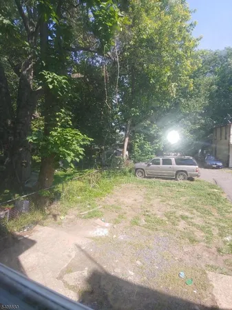 a view of a yard