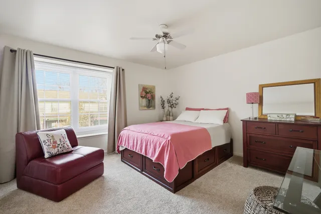 $275,000 | 911 Old Oak Circle, Algonquin, IL 60102