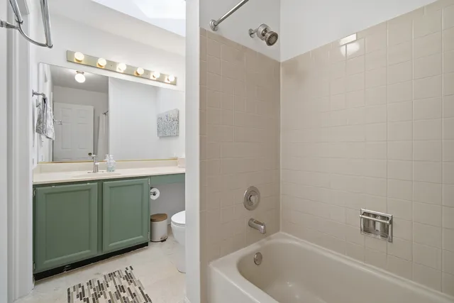 $275,000 | 911 Old Oak Circle, Algonquin, IL 60102