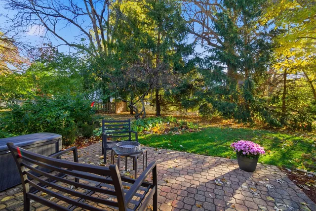 $275,000 | 911 Old Oak Circle, Algonquin, IL 60102