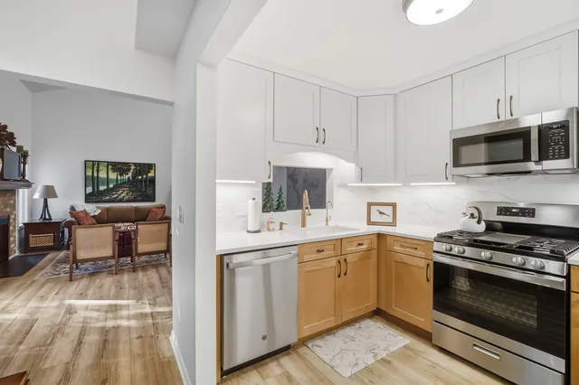 $275,000 | 911 Old Oak Circle, Algonquin, IL 60102