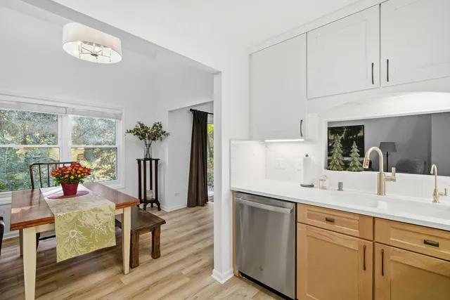 $275,000 | 911 Old Oak Circle, Algonquin, IL 60102