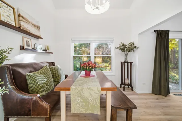 $275,000 | 911 Old Oak Circle, Algonquin, IL 60102