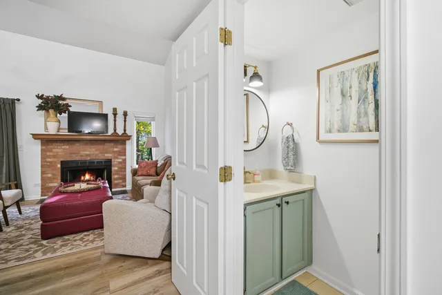 $275,000 | 911 Old Oak Circle, Algonquin, IL 60102