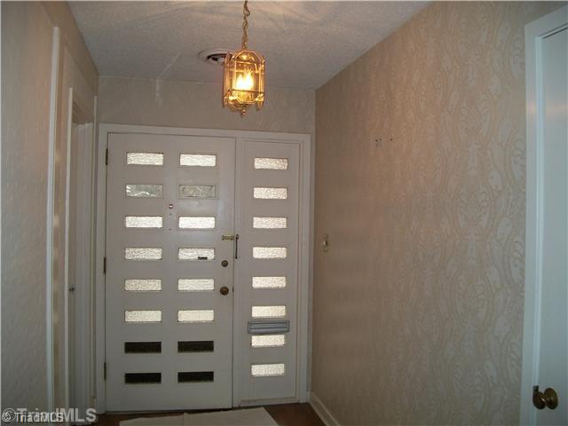 1135 Gatehouse Road High Point, NC 27262 - Photo 4 of 27 Entry.