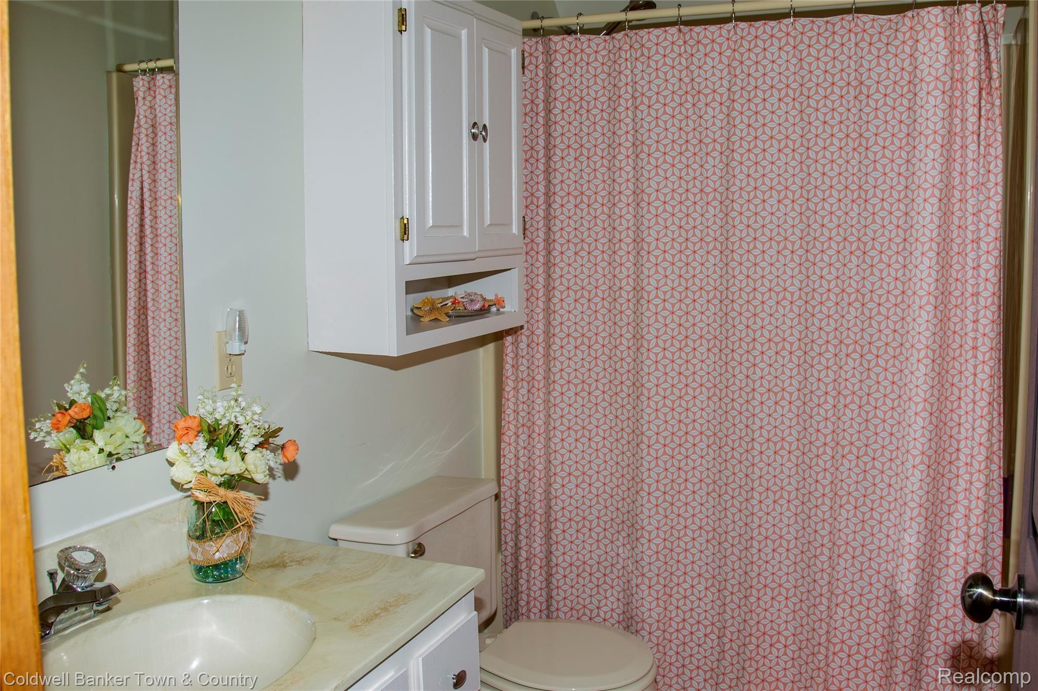17090 Rosehill Road Pinckney, MI 48169 - Photo 19 of 47 Full Bath Second Floor