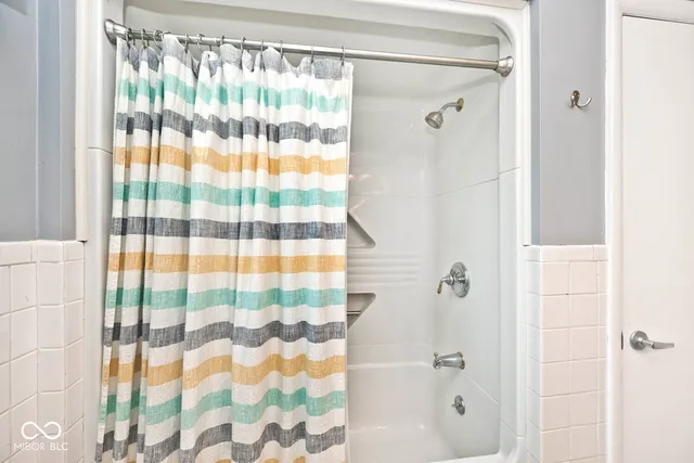 $300,000 | 7629 Honnen Drive North, Indianapolis, IN 46256