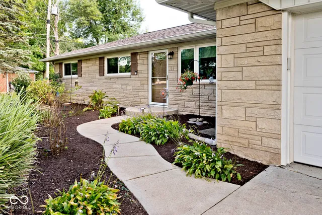 $300,000 | 7629 Honnen Drive North, Indianapolis, IN 46256