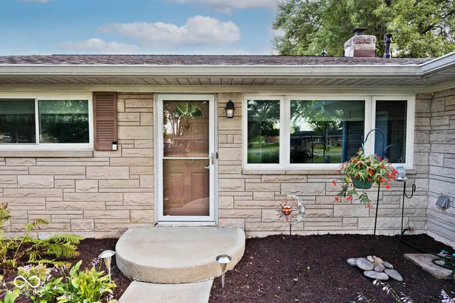 $300,000 | 7629 Honnen Drive North, Indianapolis, IN 46256