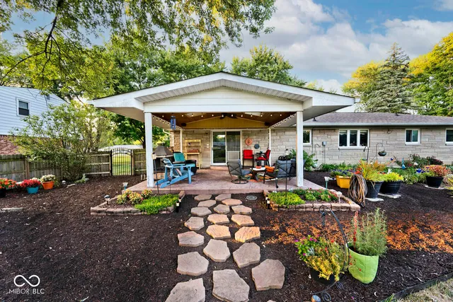 $300,000 | 7629 Honnen Drive North, Indianapolis, IN 46256