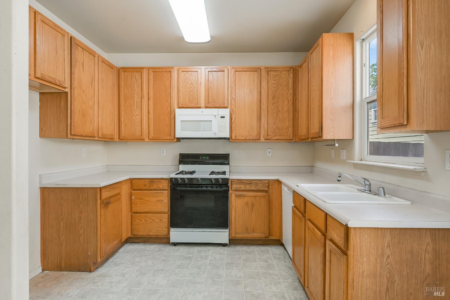 1212 Hidden Creek Place Santa Rosa, CA 95409 - Photo 7 of 22