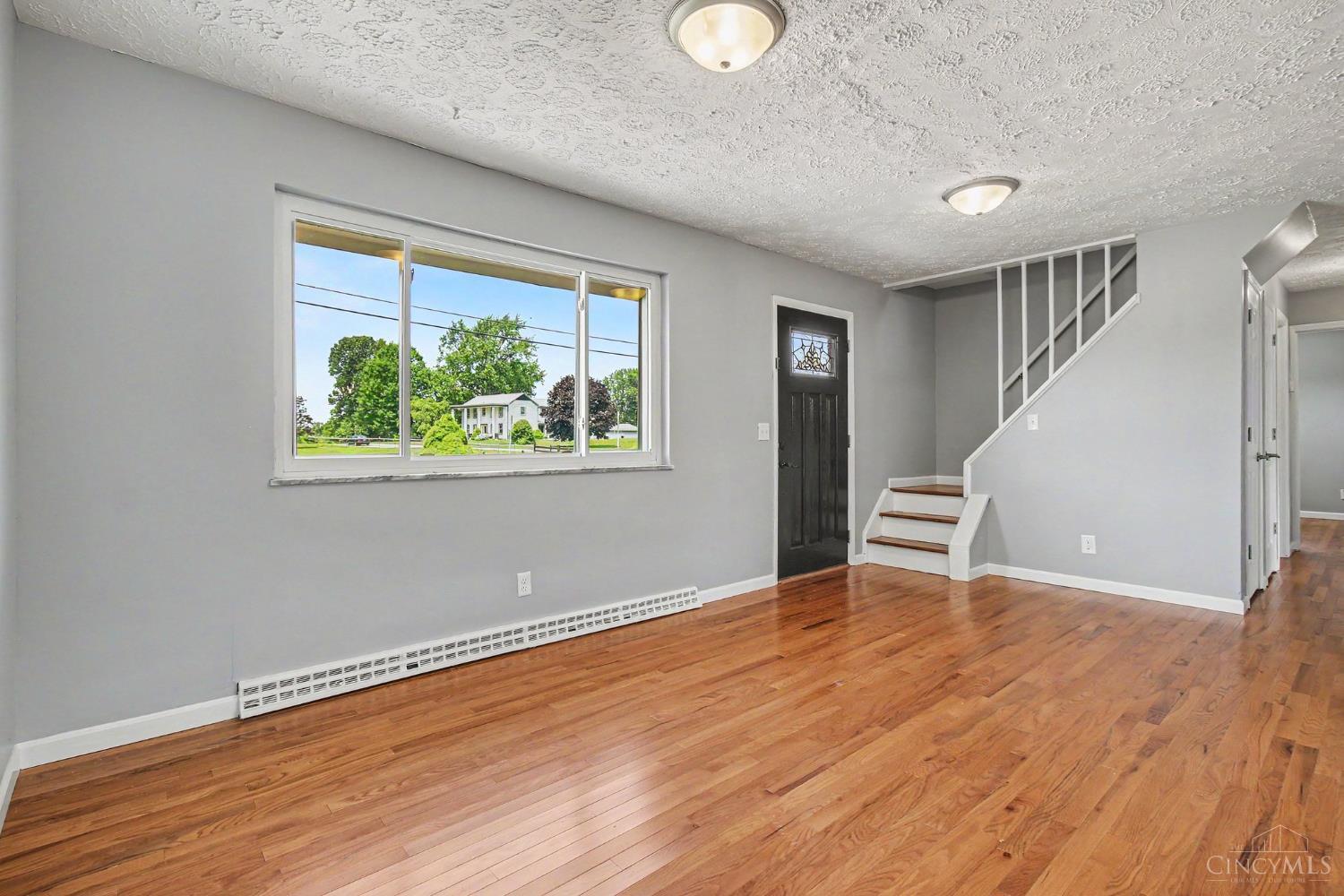 6004 Snyder Road Cincinnati, OH 45247 - Photo 6 of 35