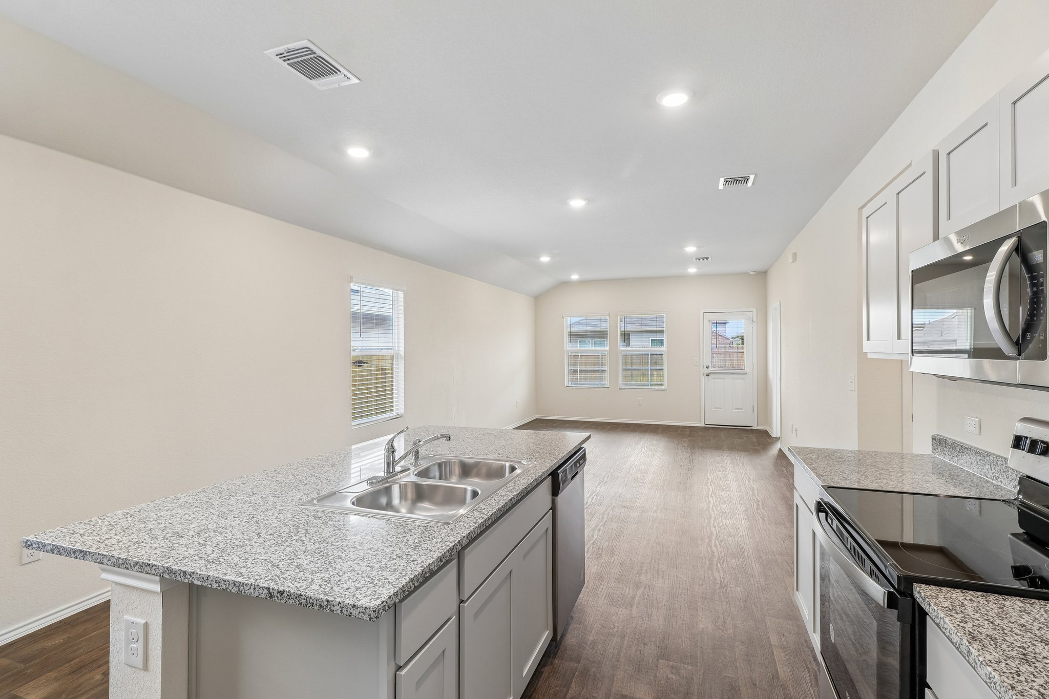 12317 Token Trail Elgin, TX 78621 - Photo 12 of 29 Gallery Image 12