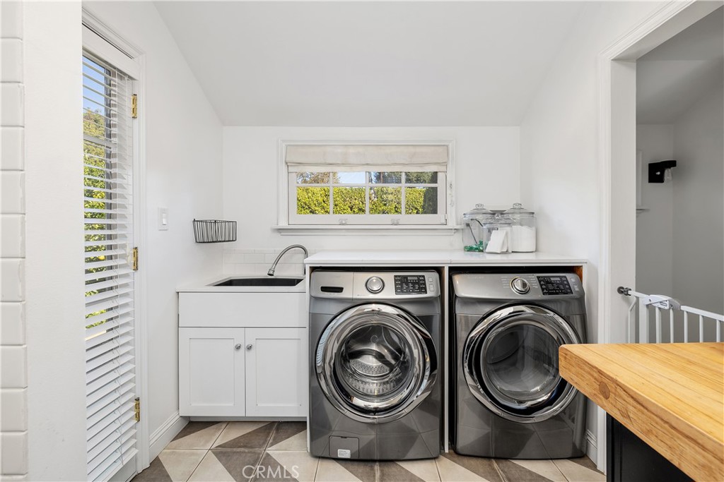 5306 Norwich Avenue Sherman Oaks, CA 91411 - Photo 12 of 43 a utility room with sink dryer and washer