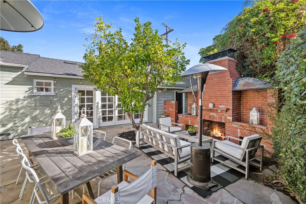 5306 Norwich Avenue Sherman Oaks, CA 91411 - Photo 23 of 43 a view of a patio with table and chairs and potted plants