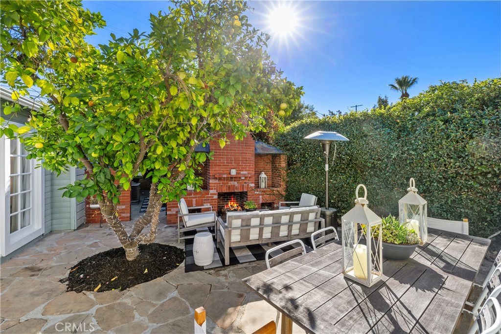 5306 Norwich Avenue Sherman Oaks, CA 91411 - Photo 24 of 43 a view of a patio with table and chairs and potted plants