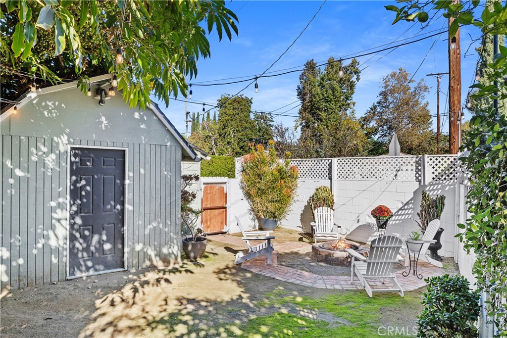 5306 Norwich Avenue Sherman Oaks, CA 91411 - Photo 26 of 43 an outdoor space with garden view