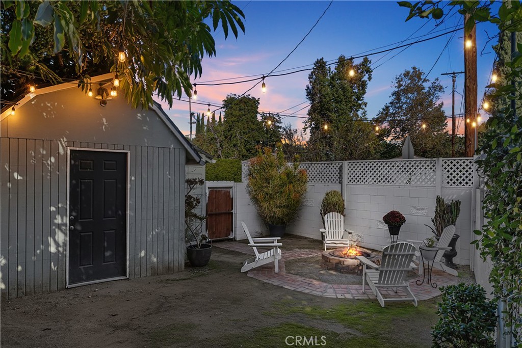 5306 Norwich Avenue Sherman Oaks, CA 91411 - Photo 39 of 43 a backyard with a table and chairs and potted plants