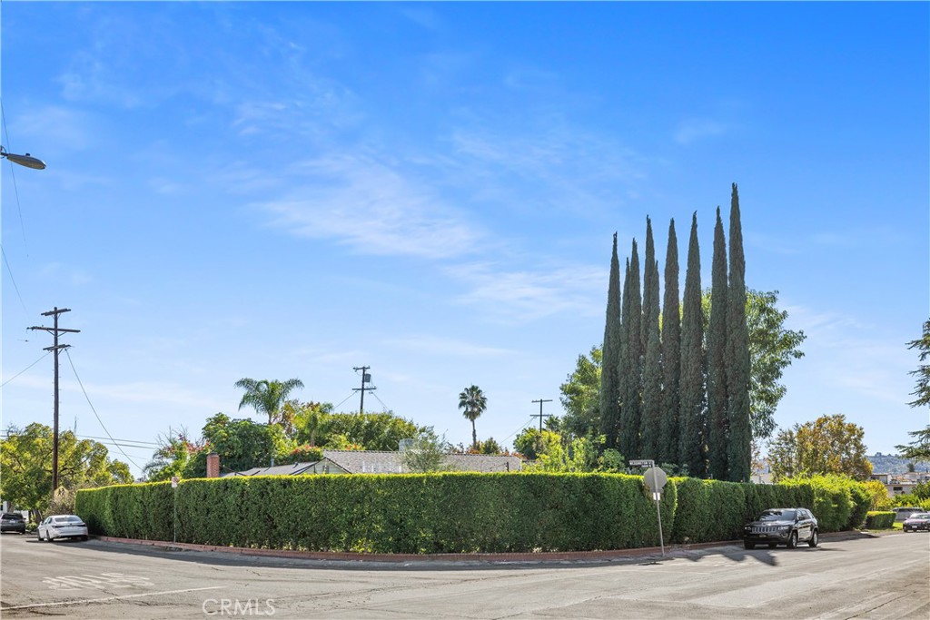 5306 Norwich Avenue Sherman Oaks, CA 91411 - Photo 41 of 43 a view of a city