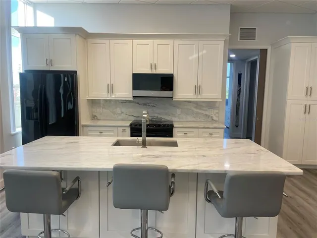 $599,000 | 516 Tamiami Trail South, Unit 102, Nokomis, FL 34275