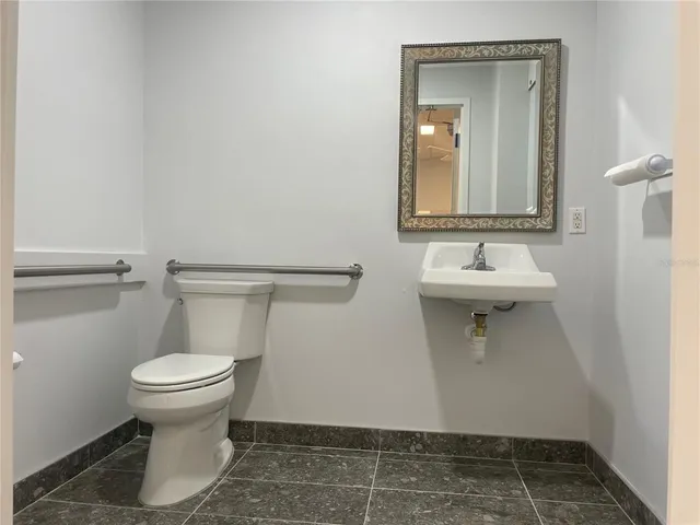 $599,000 | 516 Tamiami Trail South, Unit 102, Nokomis, FL 34275