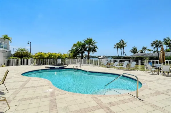 $599,000 | 516 Tamiami Trail South, Unit 102, Nokomis, FL 34275