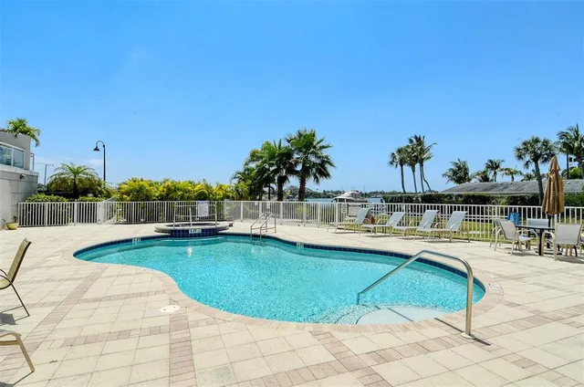 $599,000 | 516 Tamiami Trail South, Unit 102, Nokomis, FL 34275