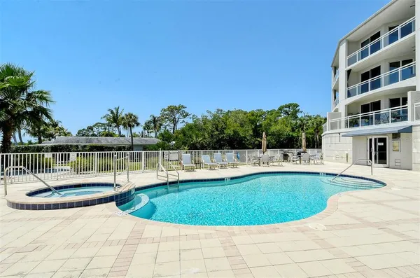 $599,000 | 516 Tamiami Trail South, Unit 102, Nokomis, FL 34275